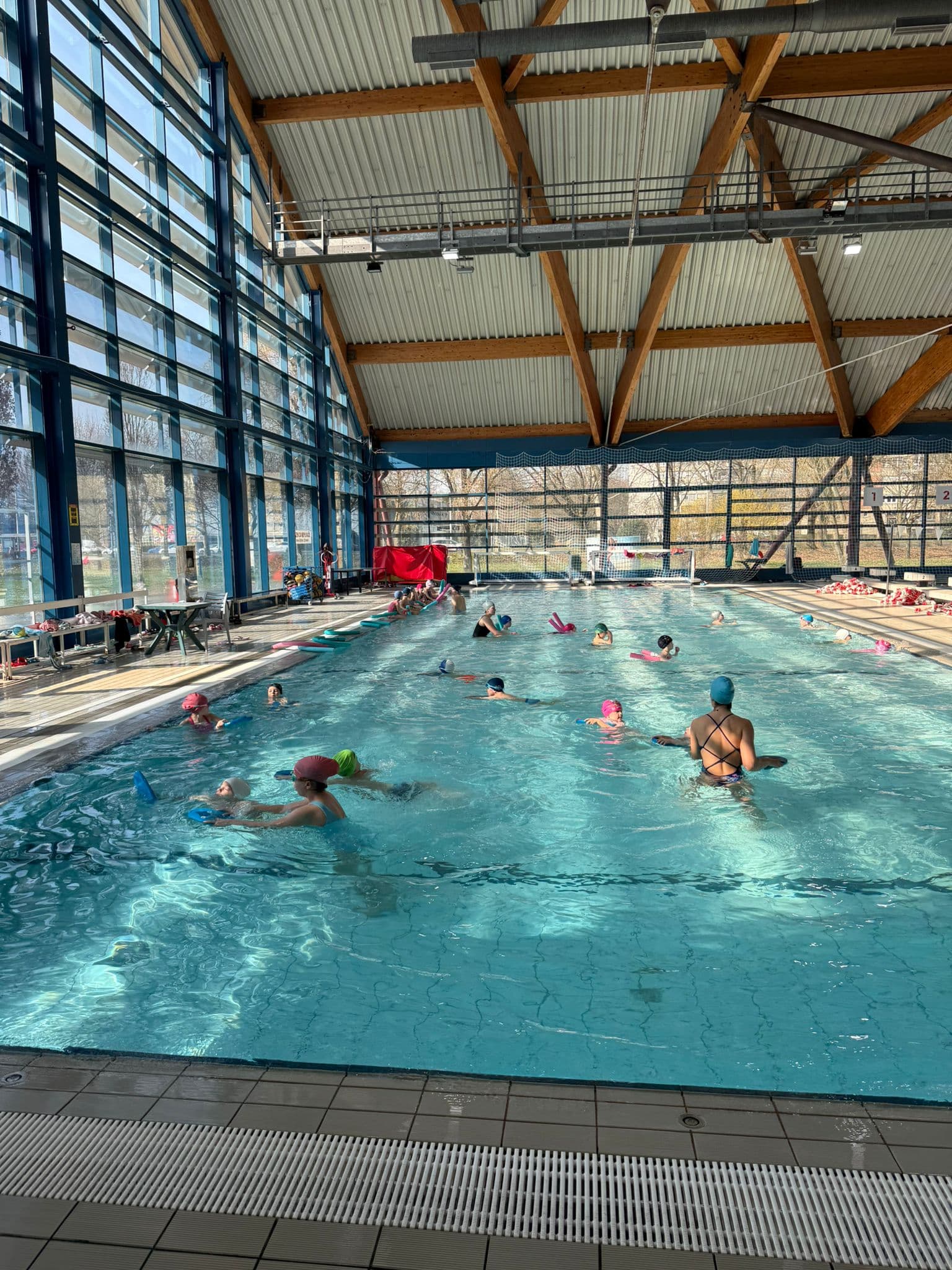 Škola plivanja - djeca učenje plivanja